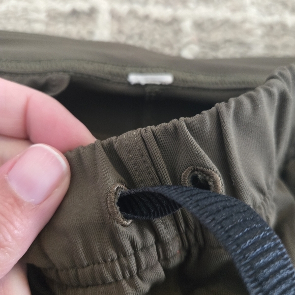 Lululemon Jet Crop Slim Luxtreme Gator Fatigue Military Olive Green Pants Size 2 - Picture 6 of 7